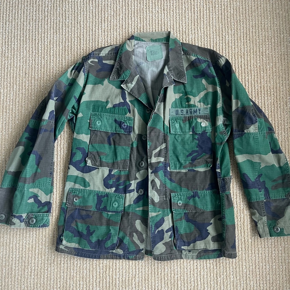 ❌ SOLD US Army Green Brown Camouflage Men’s Button Down Distressed Shirt Size